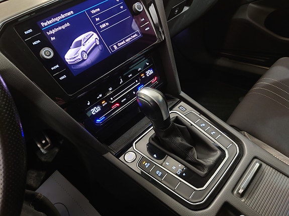 Volkswagen Passat Alltrack 12 of 21