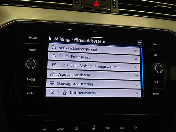 Volkswagen Passat Alltrack 19 of 21