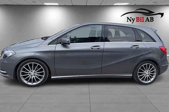 Mercedes-Benz B180 2 of 5