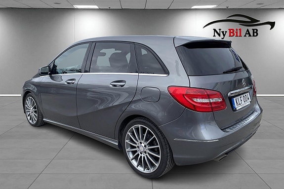 Mercedes-Benz B180 3 of 5