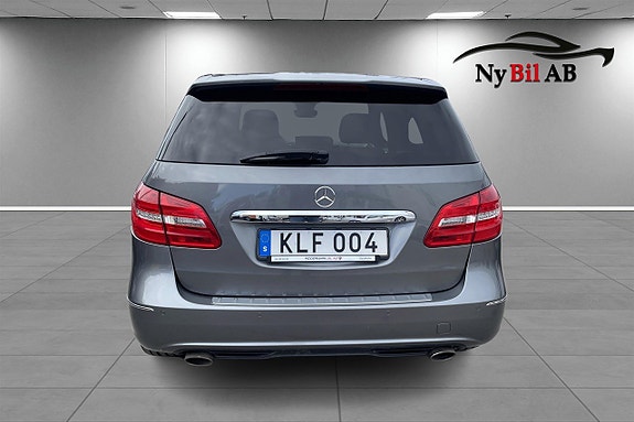 Mercedes-Benz B180 4 of 5