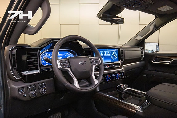 Chevrolet Silverado EV 10 of 26