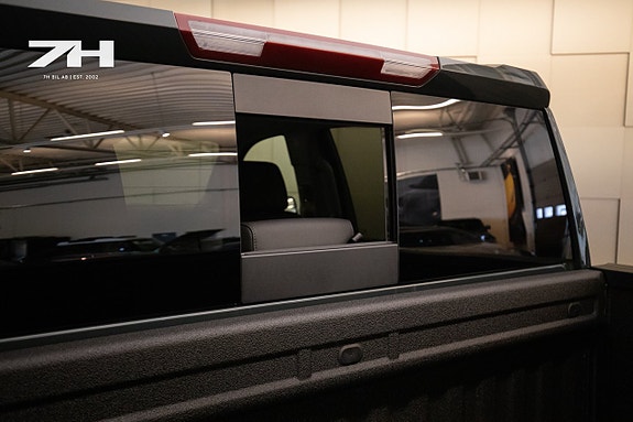 Chevrolet Silverado EV 25 of 26