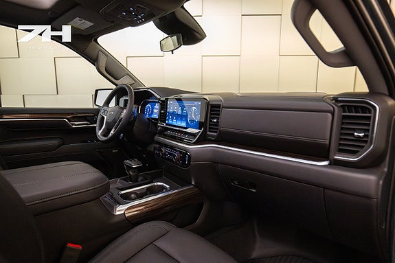 Chevrolet Silverado EV 17 of 26