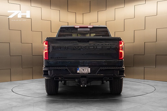 Chevrolet Silverado 4 of 5