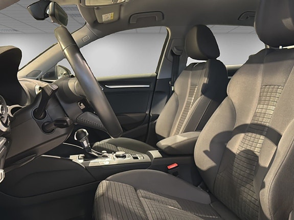 Audi A3 8 of 16