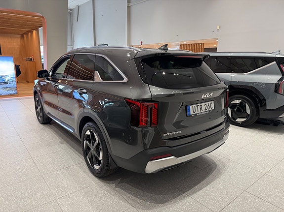 Kia Sorento 2 of 16
