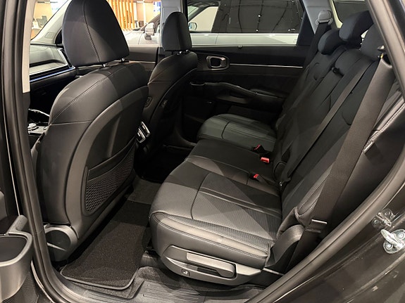 Kia Sorento 8 of 16