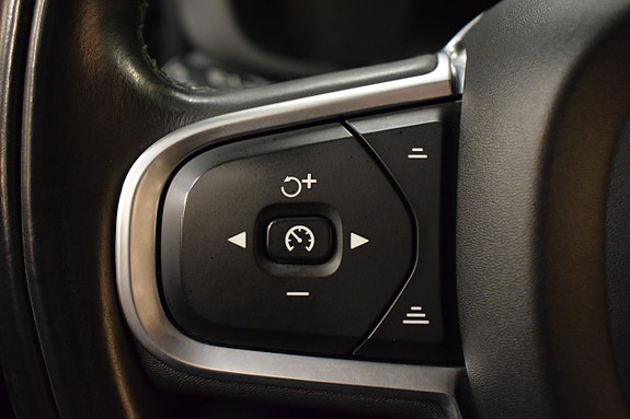 Volvo XC60 10 of 23
