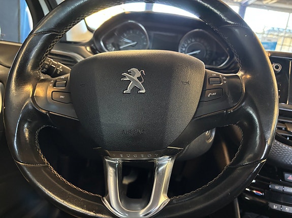 Peugeot 2008 16 of 19