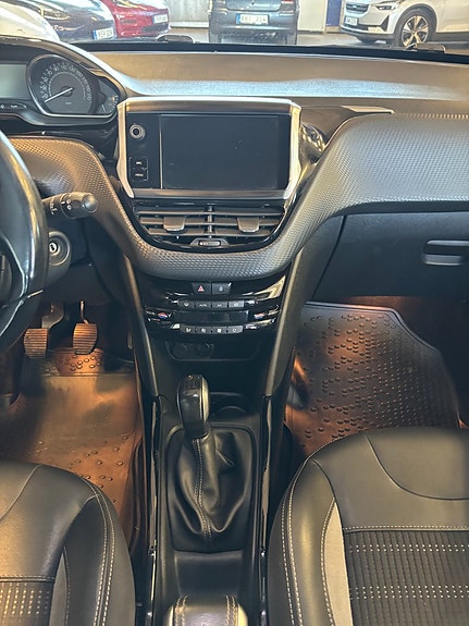 Peugeot 2008 15 of 19