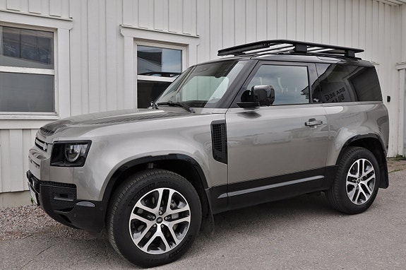 Land Rover Defender 90 2 of 24