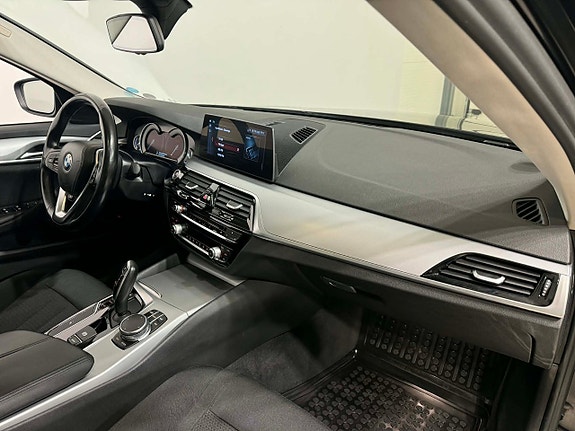 BMW 520d 4 of 5