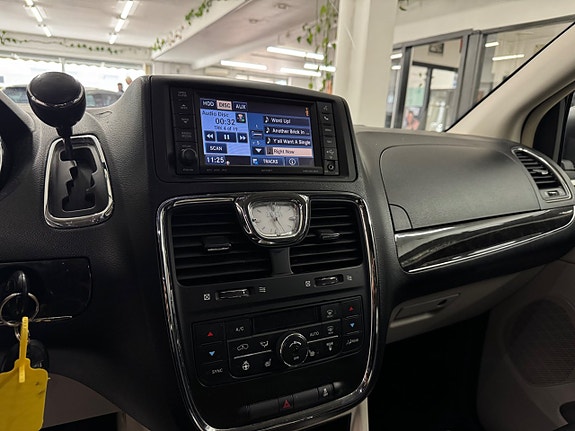 Lancia Voyager 24 of 28
