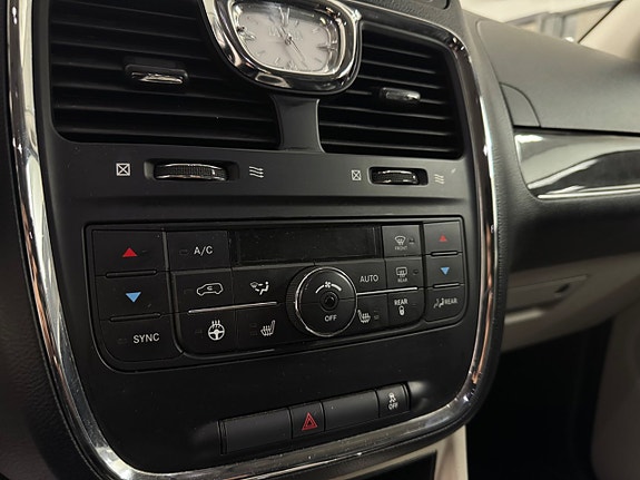Lancia Voyager 25 of 28