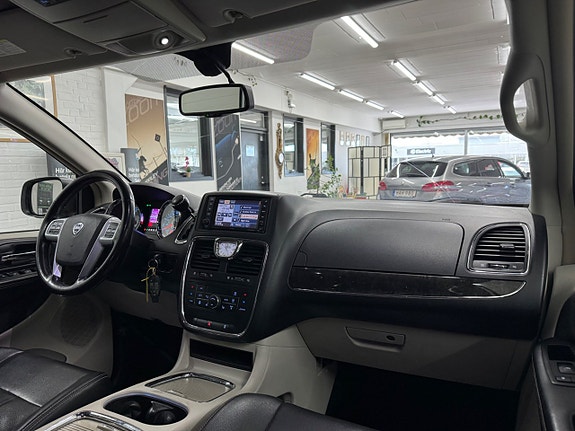 Lancia Voyager 12 of 28
