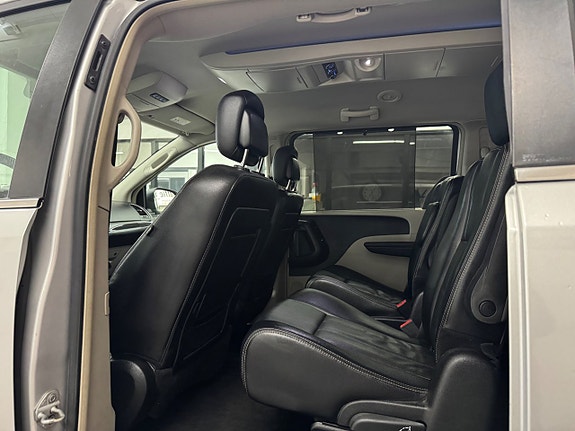 Lancia Voyager 20 of 28