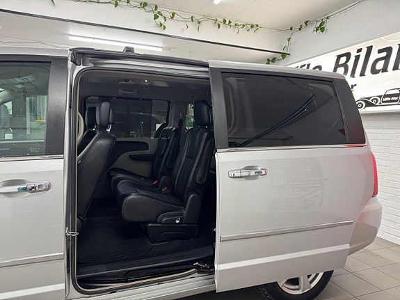 Lancia Voyager 18 of 28