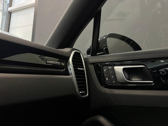 Porsche Cayenne Coupe 18 of 23