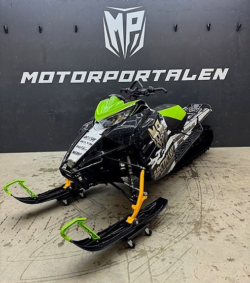 Arctic Cat M8000 HARDCORE 146" 3 of 5