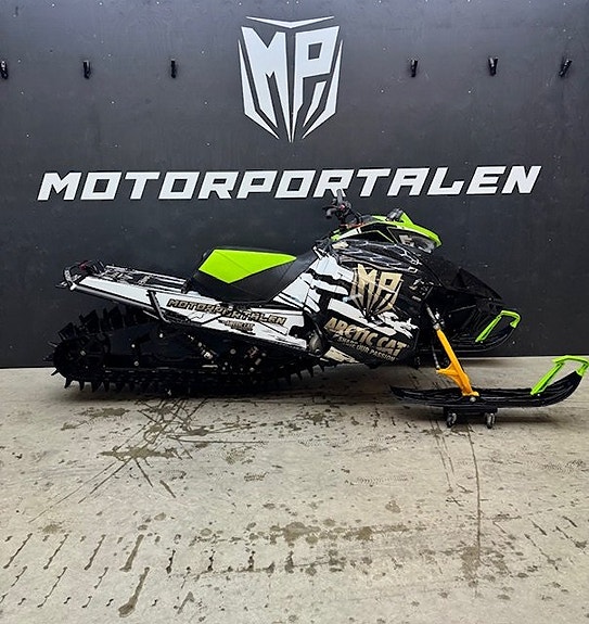 Arctic Cat M8000 HARDCORE 146"