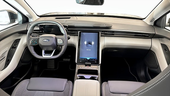 Ford Explorer 4 of 5