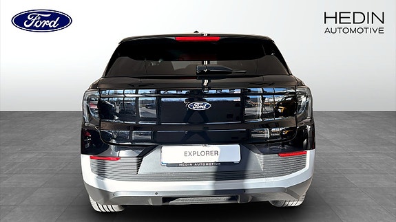 Ford Explorer 7 of 9