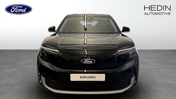 Ford Explorer 8 of 9