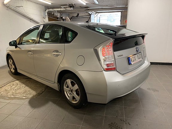 Toyota Prius 5 of 5