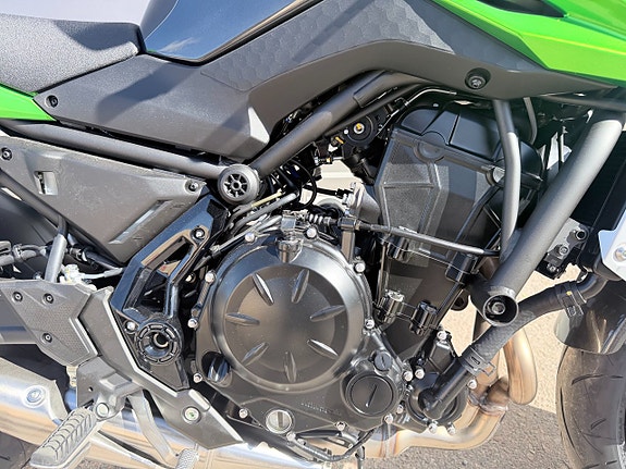 Kawasaki Z650S Demo 4 of 10