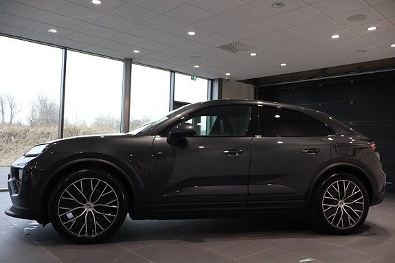 Porsche Macan 7 of 22