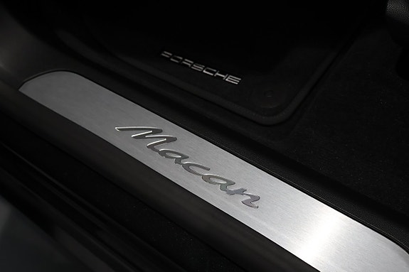 Porsche Macan 10 of 22
