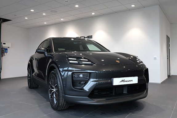 Porsche Macan 3 of 5