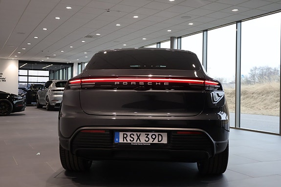 Porsche Macan 6 of 22