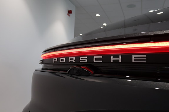 Porsche Macan 8 of 22