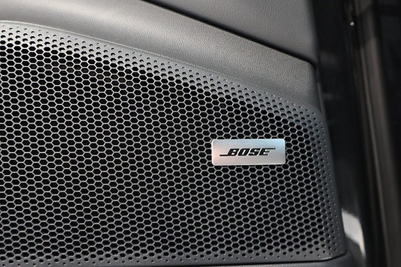 Porsche Macan 12 of 22