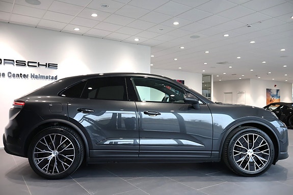 Porsche Macan 4 of 5