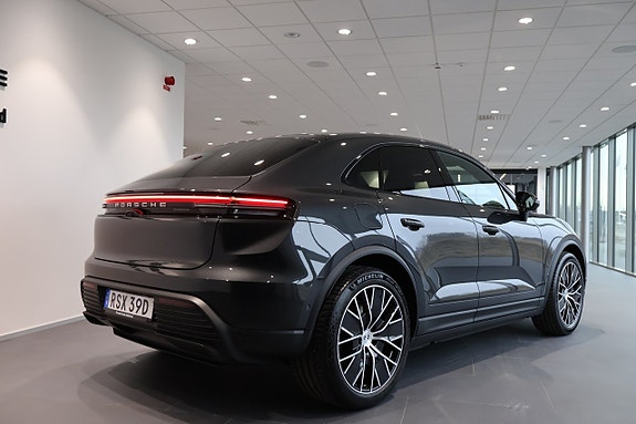Porsche Macan 5 of 5