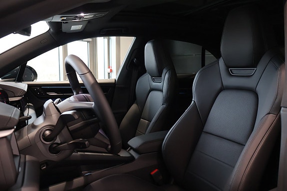 Porsche Macan 13 of 22