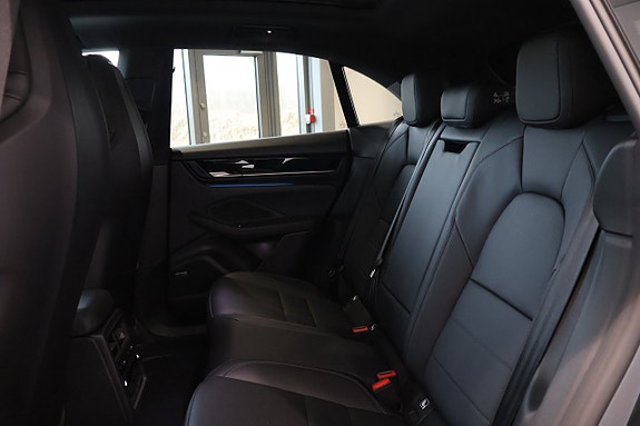 Porsche Macan 15 of 22