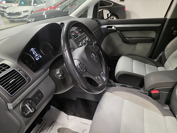 Volkswagen Touran Cross 6 of 11