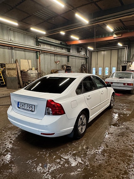 Volvo S40 3 of 5