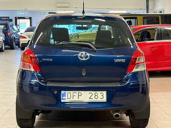 Toyota Yaris 5 of 13
