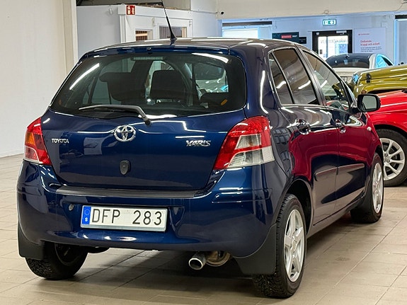 Toyota Yaris 6 of 13