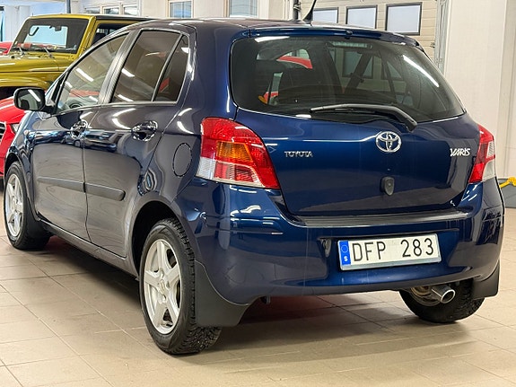 Toyota Yaris 7 of 13