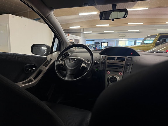 Toyota Yaris 10 of 13