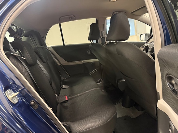 Toyota Yaris 8 of 13