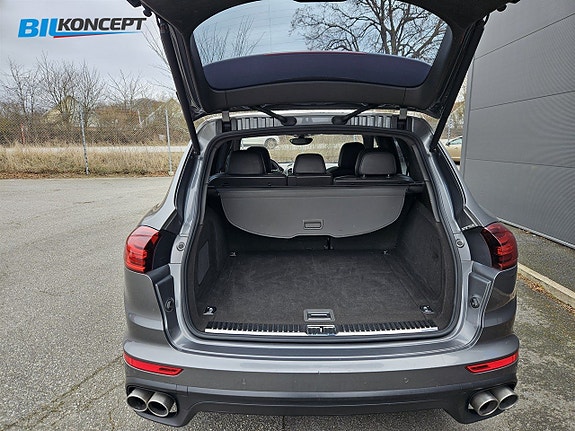 Porsche Cayenne S 12 of 21