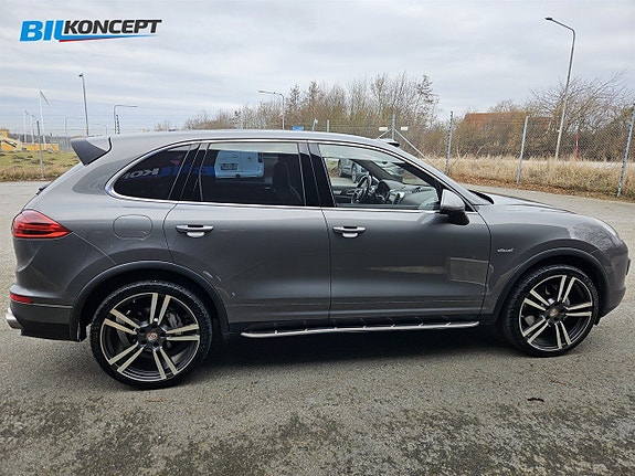 Porsche Cayenne S 6 of 21