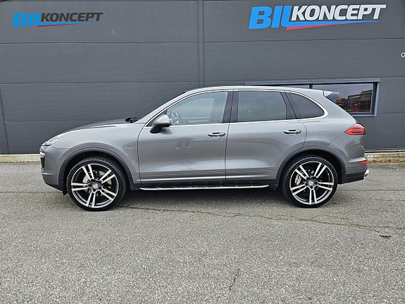 Porsche Cayenne S 2 of 5